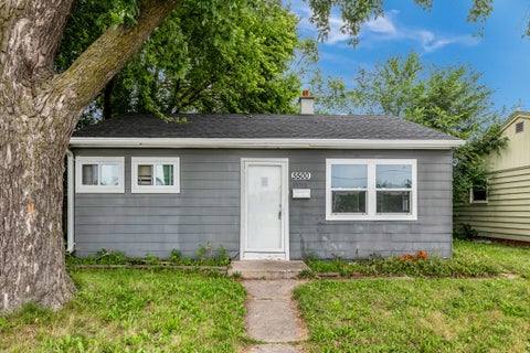 Photo of 5500 N 60th St, Milwaukee, WI 53218 (MLS # 1975086)