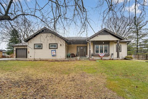 Photo of 4812 S 39th St, Greenfield, WI 53221 (MLS # 1953017)