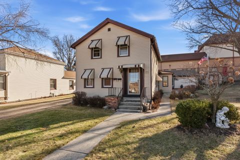 Photo of 1424-1426 12th Ave, Grafton, WI 53024 (MLS # 1953860)