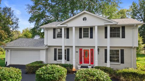 Photo of 16025 Tomahawk Trl, Brookfield, WI 53005 (MLS # 1932245)