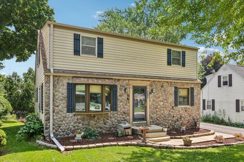 Photo of 980 Adelmann Ave, Brookfield, WI 53045 (MLS # 1927864)