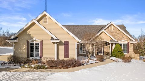 Photo of N54W16684 Ravenwood Dr, Menomonee Falls, WI 53051 (MLS # 1949768)