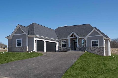 W214N6684 Fairview Dr, Menomonee Falls, WI 53051 - #: 1918965