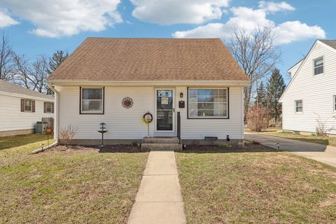 Photo of 1308 West End Rd, Waukesha, WI 53188 (MLS # 1955210)