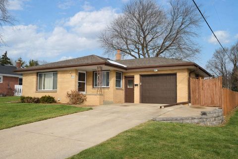Photo of N89W15932 Cleveland Ave, Menomonee Falls, WI 53051 (MLS # 1949812)