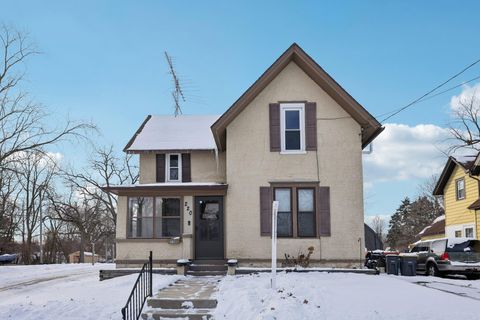 Photo of 220 Waverly Pl, Waukesha, WI 53186 (MLS # 1947960)