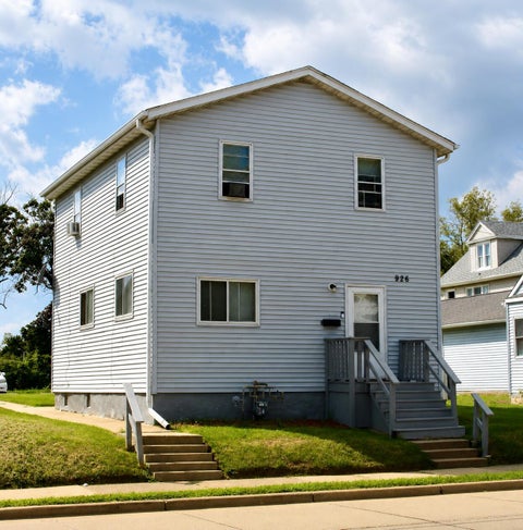 Photo of 926 N Memorial Dr, Racine, WI 53404 (MLS # 1978688)