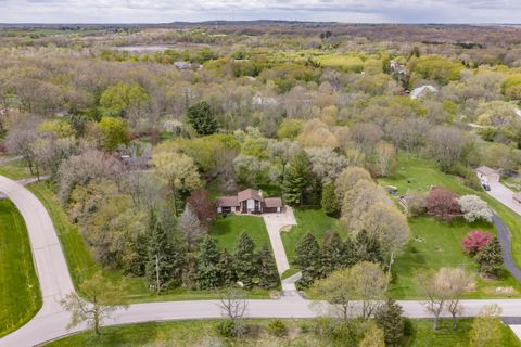 Photo of W296N575 Bryn Dr, Delafield, WI 53188 (MLS # 1960578)