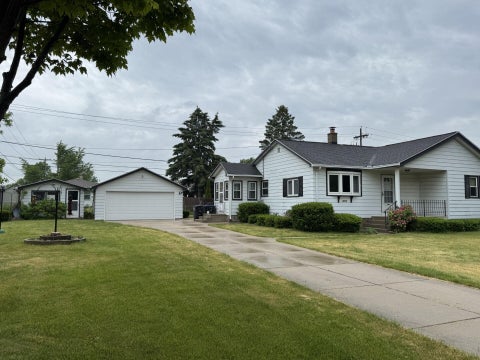 Photo of 6213 S Elaine Ave, Cudahy, WI 53110 (MLS # 1965965)