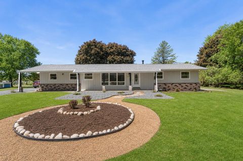 Photo of W226N8041 Longview Dr, Lisbon, WI 53089 (MLS # 1971416)