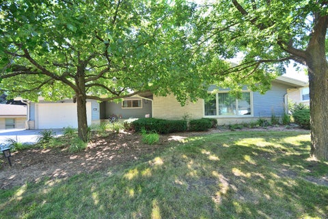 Photo of 12555 W Wilbur Dr, New Berlin, WI 53151 (MLS # 1930437)