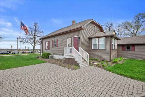 Photo of 752 Wells St, Lake Geneva, WI 53147 (MLS # 1958692)