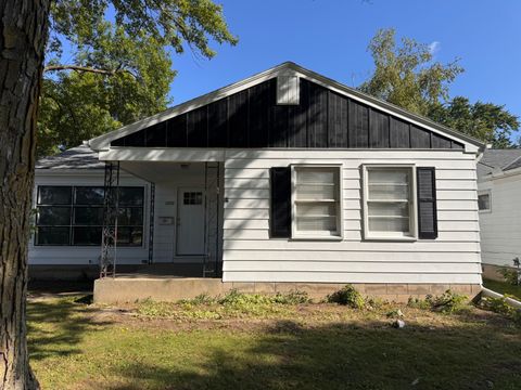 Photo of 2336 W Lawn Ave, Milwaukee, WI 53209 (MLS # 1953003)