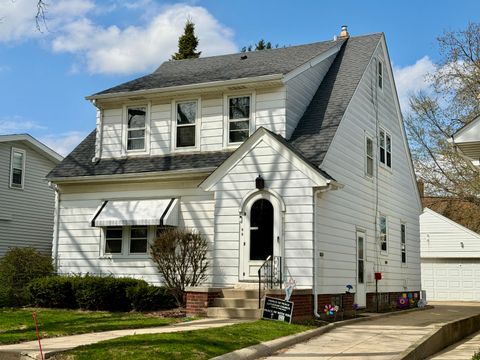 Photo of 2818 Gilson St, Racine, WI 53403 (MLS # 1959238)