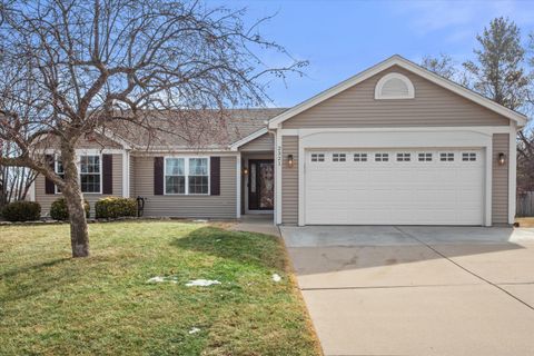 Photo of 2321 E Cody Ct, Oak Creek, WI 53154 (MLS # 1952716)