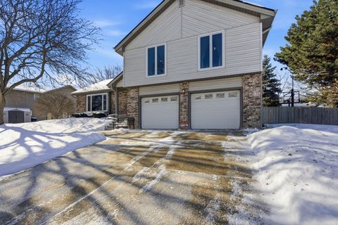 Photo of 2842 Coventry Ln, Waukesha, WI 53188 (MLS # 1948106)