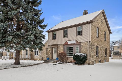 Photo of 862 S 77th St, West Allis, WI 53214 (MLS # 1948295)