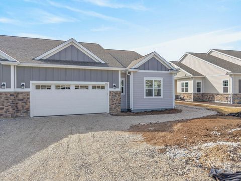 Photo of 845 Stirling Dr, Oconomowoc, WI 53066 (MLS # 1953427)