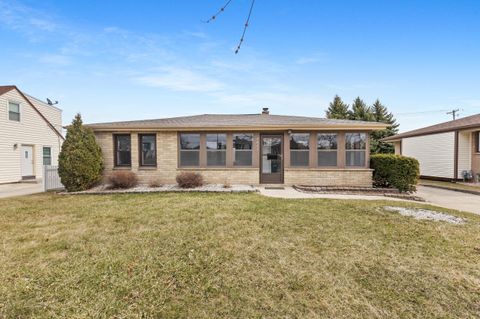 Photo of 4842 S 26th St, Milwaukee, WI 53221 (MLS # 1955213)