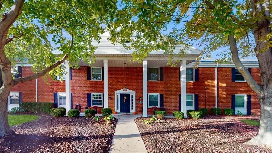 Fontana, Wisconsin 53125, United States, 2 Bedrooms Bedrooms, ,2 BathroomsBathrooms,Residential,Active,91494