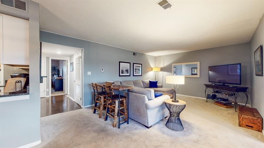 Fontana, Wisconsin 53125, United States, 2 Bedrooms Bedrooms, ,2 BathroomsBathrooms,Residential,Active,91494