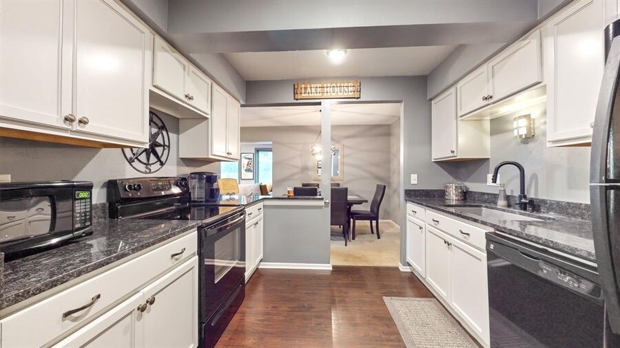 Fontana, Wisconsin 53125, United States, 2 Bedrooms Bedrooms, ,2 BathroomsBathrooms,Residential,Active,91494