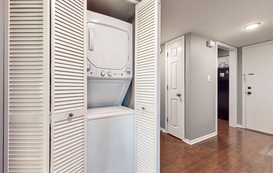 Fontana, Wisconsin 53125, United States, 2 Bedrooms Bedrooms, ,2 BathroomsBathrooms,Residential,Active,91494