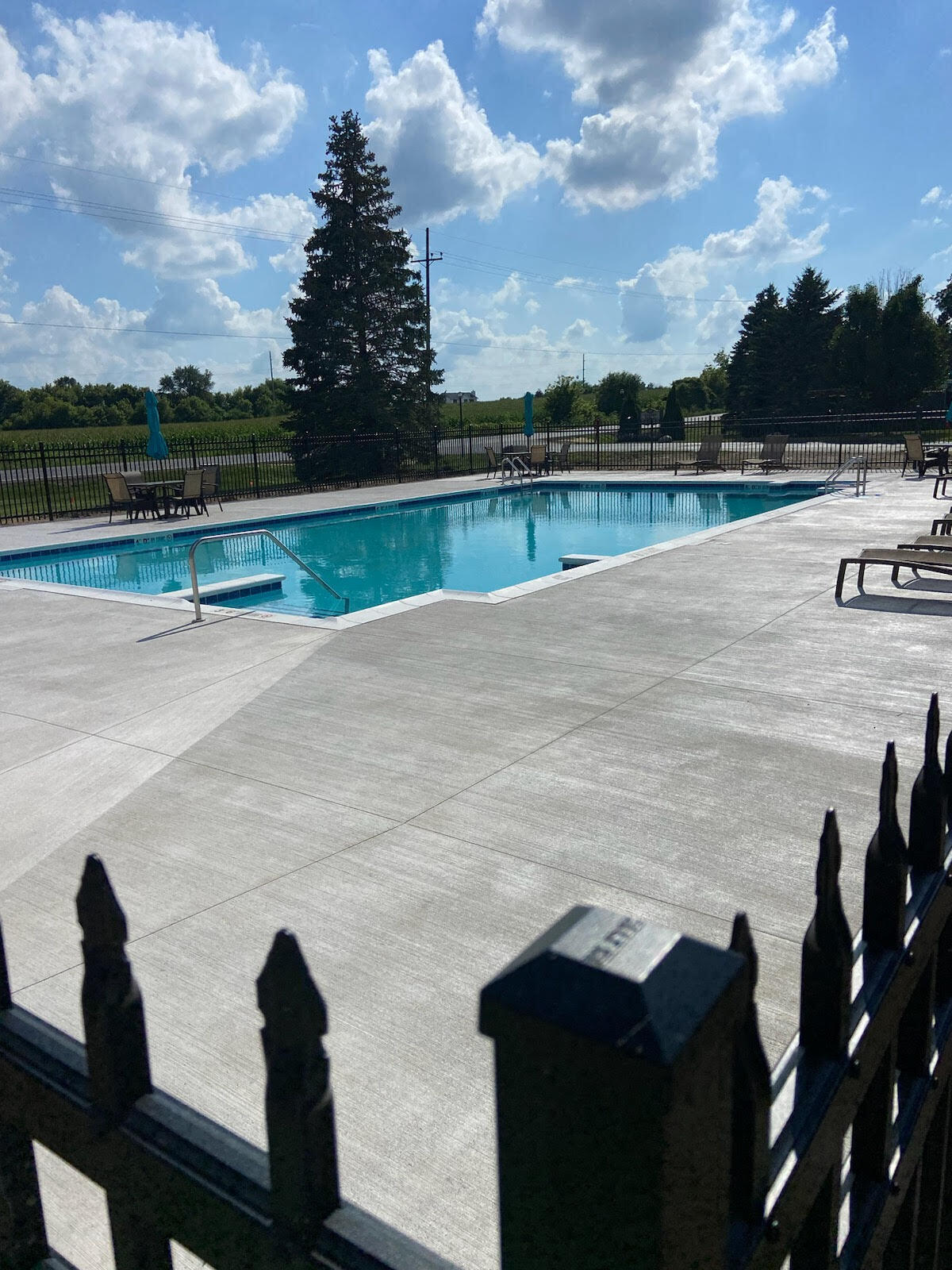 Fontana, Wisconsin 53125, United States, 2 Bedrooms Bedrooms, ,2 BathroomsBathrooms,Residential,Active,91494