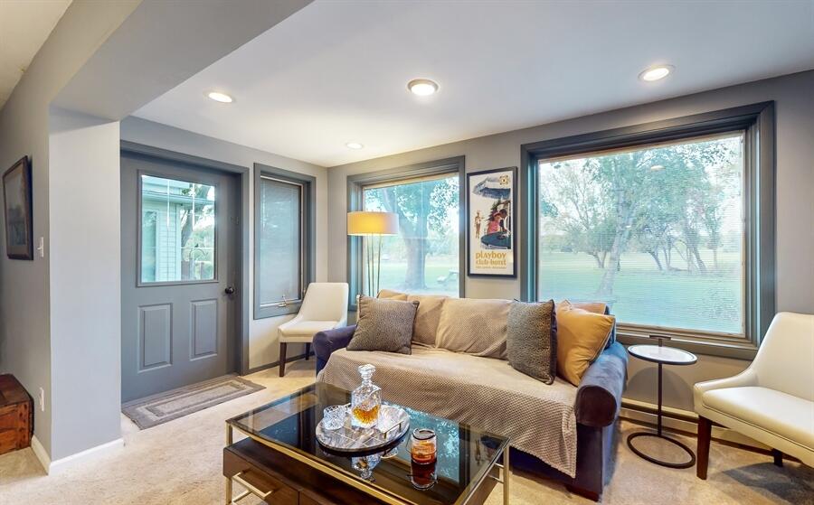 Fontana, Wisconsin 53125, United States, 2 Bedrooms Bedrooms, ,2 BathroomsBathrooms,Residential,Active,91494