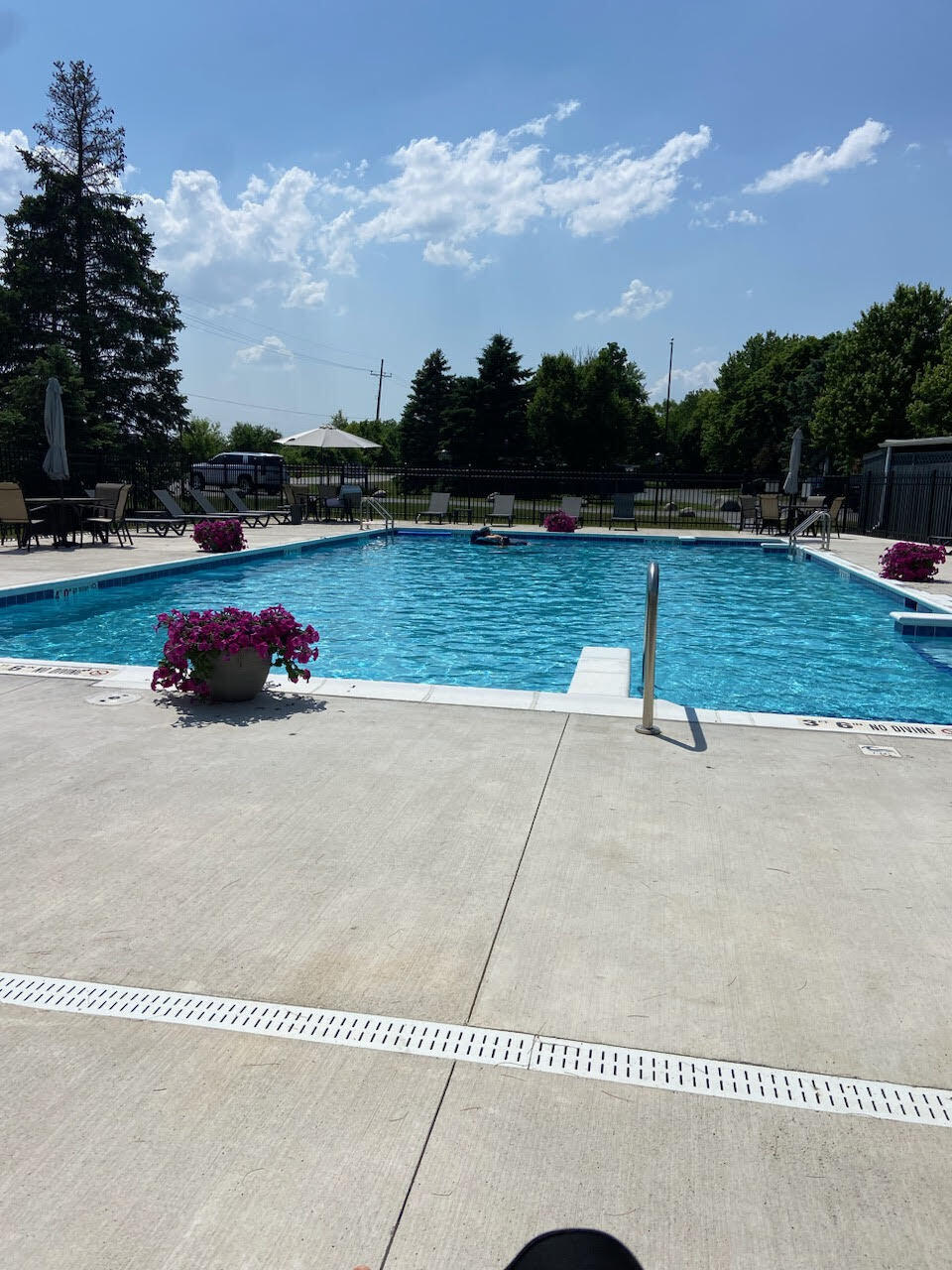 Fontana, Wisconsin 53125, United States, 2 Bedrooms Bedrooms, ,2 BathroomsBathrooms,Residential,Active,91494