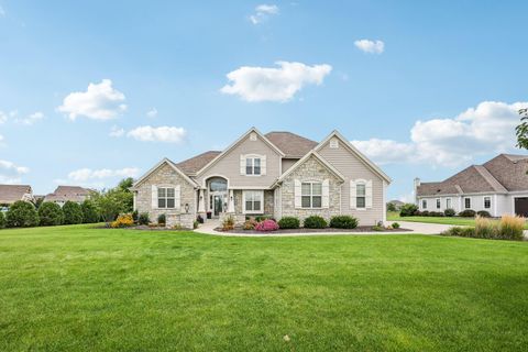 Photo of 1609 Whistling Hill Cir, Hartland, WI 53029 (MLS # 1949604)