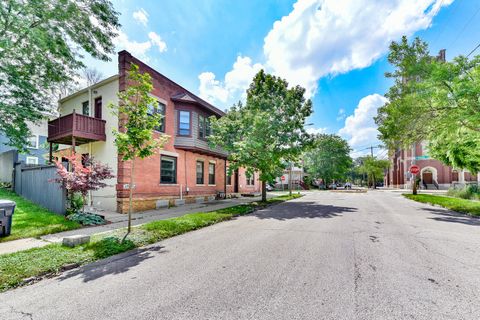 Photo of 2150 N Palmer St, Milwaukee, WI 53212 (MLS # 1964344)