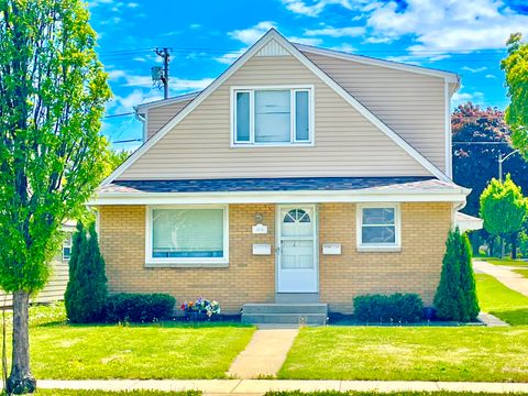 Photo of 2131 W Layton Ave, Milwaukee, WI 53221 (MLS # 1963998)