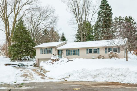 Photo of 680 Brandt Ct, Pewaukee, WI 53072 (MLS # 1944905)