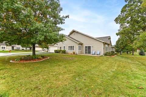 Photo of 5332 S Butterfield Way, Greenfield, WI 53221 (MLS # 1942133)