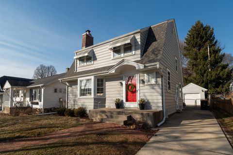 Photo of 1753 Underwood Ave, Wauwatosa, WI 53213 (MLS # 1952114)