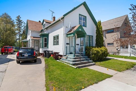 Photo of 1026 S 14th St, Manitowoc, WI 54220 (MLS # 1962686)