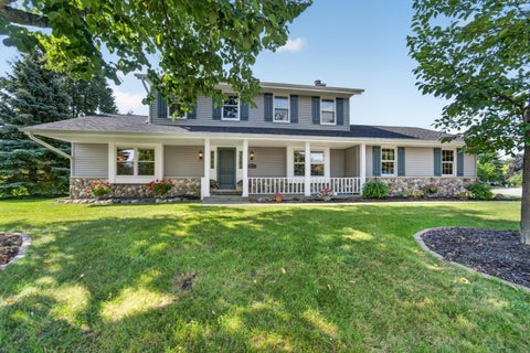 Photo of W158N10439 Old Farm Rd, Germantown, WI 53022 (MLS # 1978828)