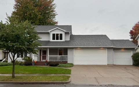 Photo of 1325 Red Cedar Ct, Onalaska, WI 54650 (MLS # 1985038)
