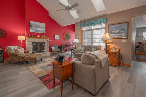 Photo of W397N5933 Autumn Woods Dr, Oconomowoc, WI 53066 (MLS # 1950136)