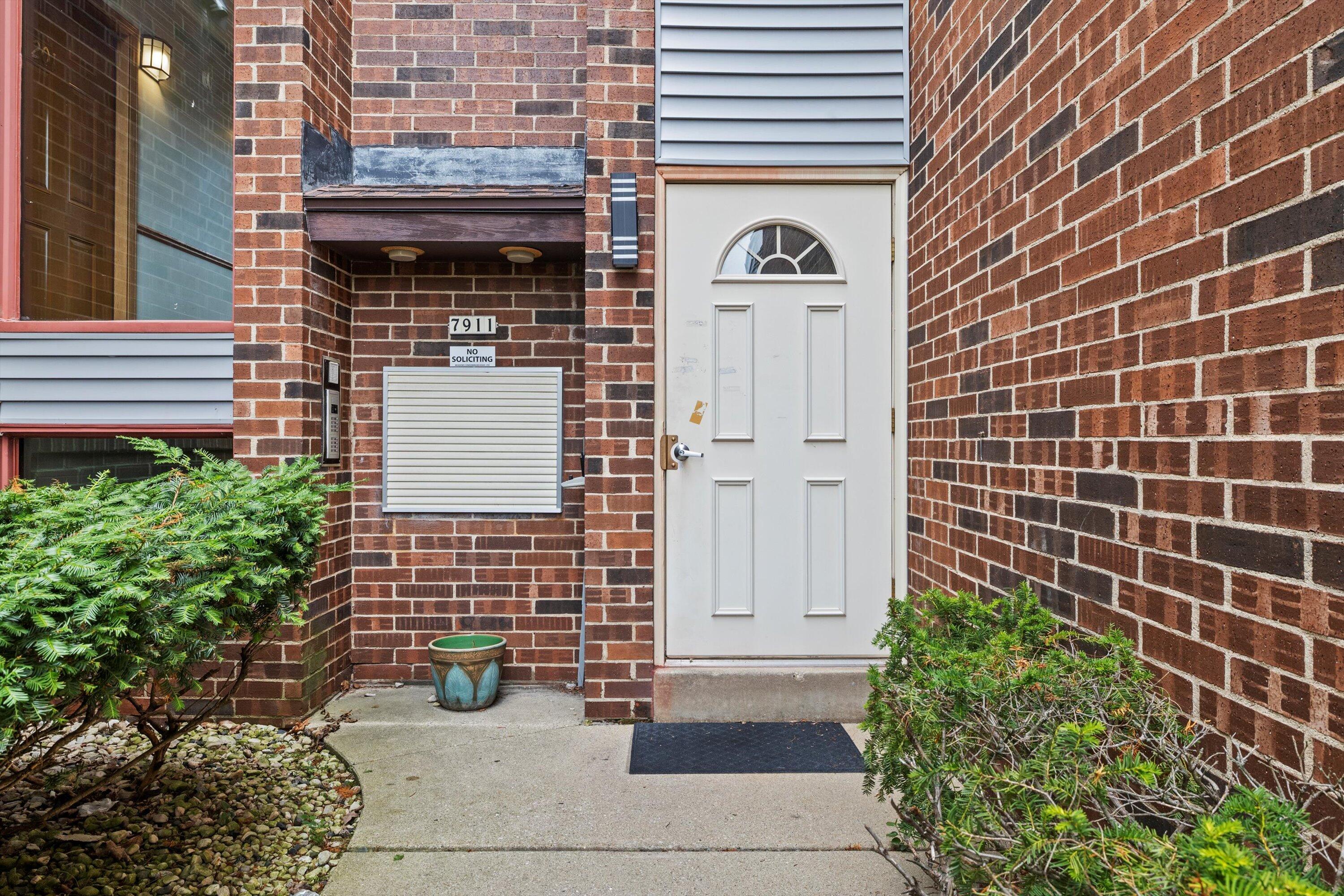 Franklin, Wisconsin 53132, United States, 2 Bedrooms Bedrooms, ,2 BathroomsBathrooms,Residential,Active,176623