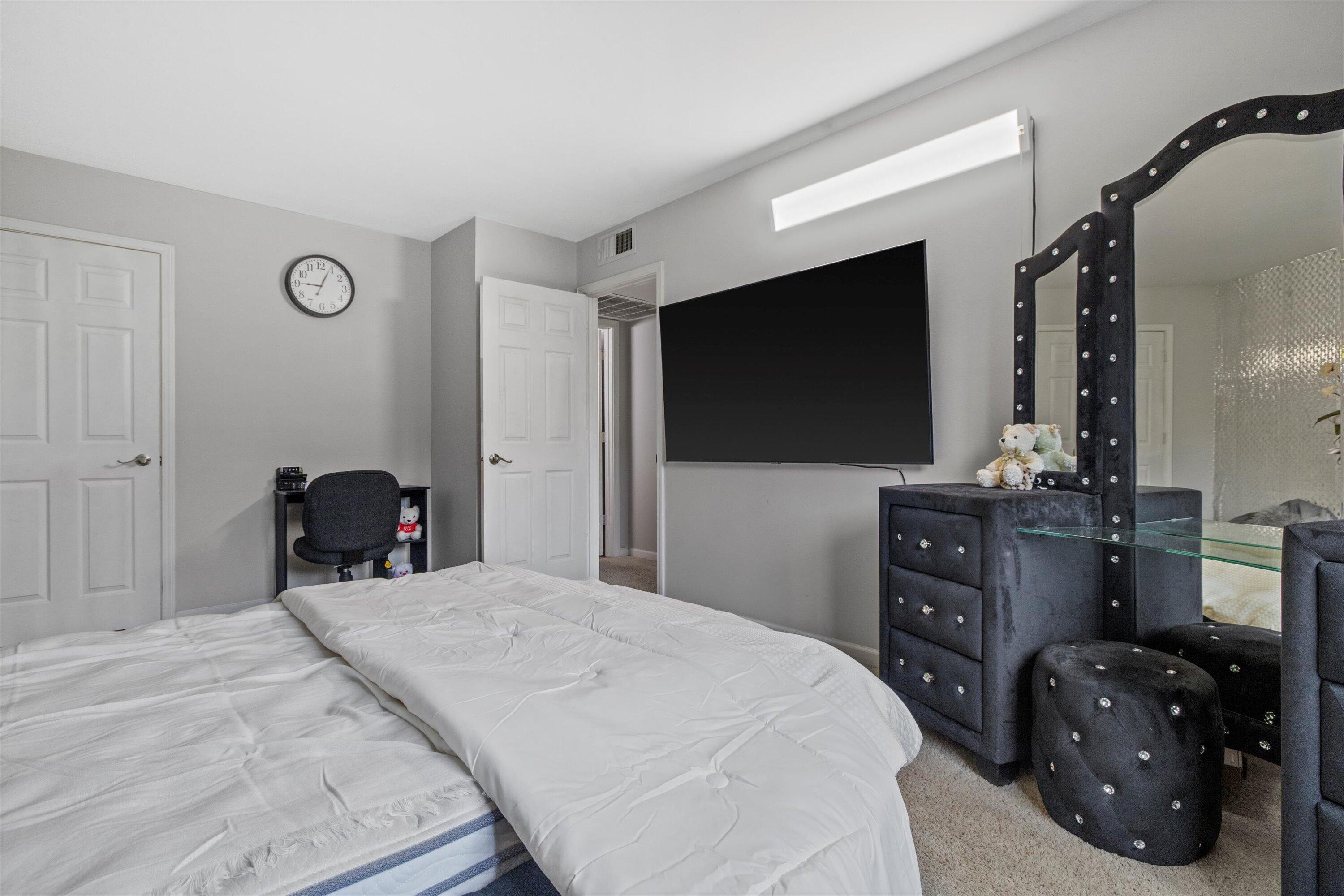 Franklin, Wisconsin 53132, United States, 2 Bedrooms Bedrooms, ,2 BathroomsBathrooms,Residential,Active,176623