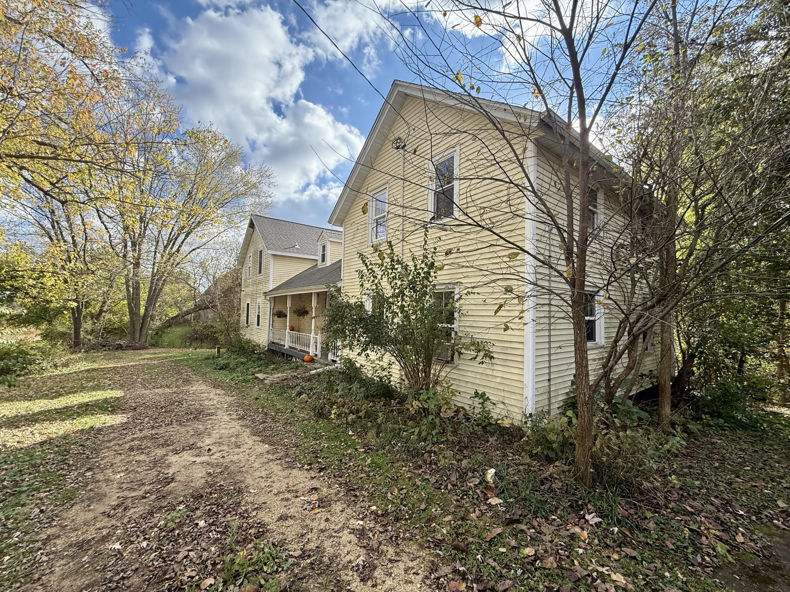 Farmington, Wisconsin 53090, United States, 5 Bedrooms Bedrooms, ,3 BathroomsBathrooms,Residential,Active,235036