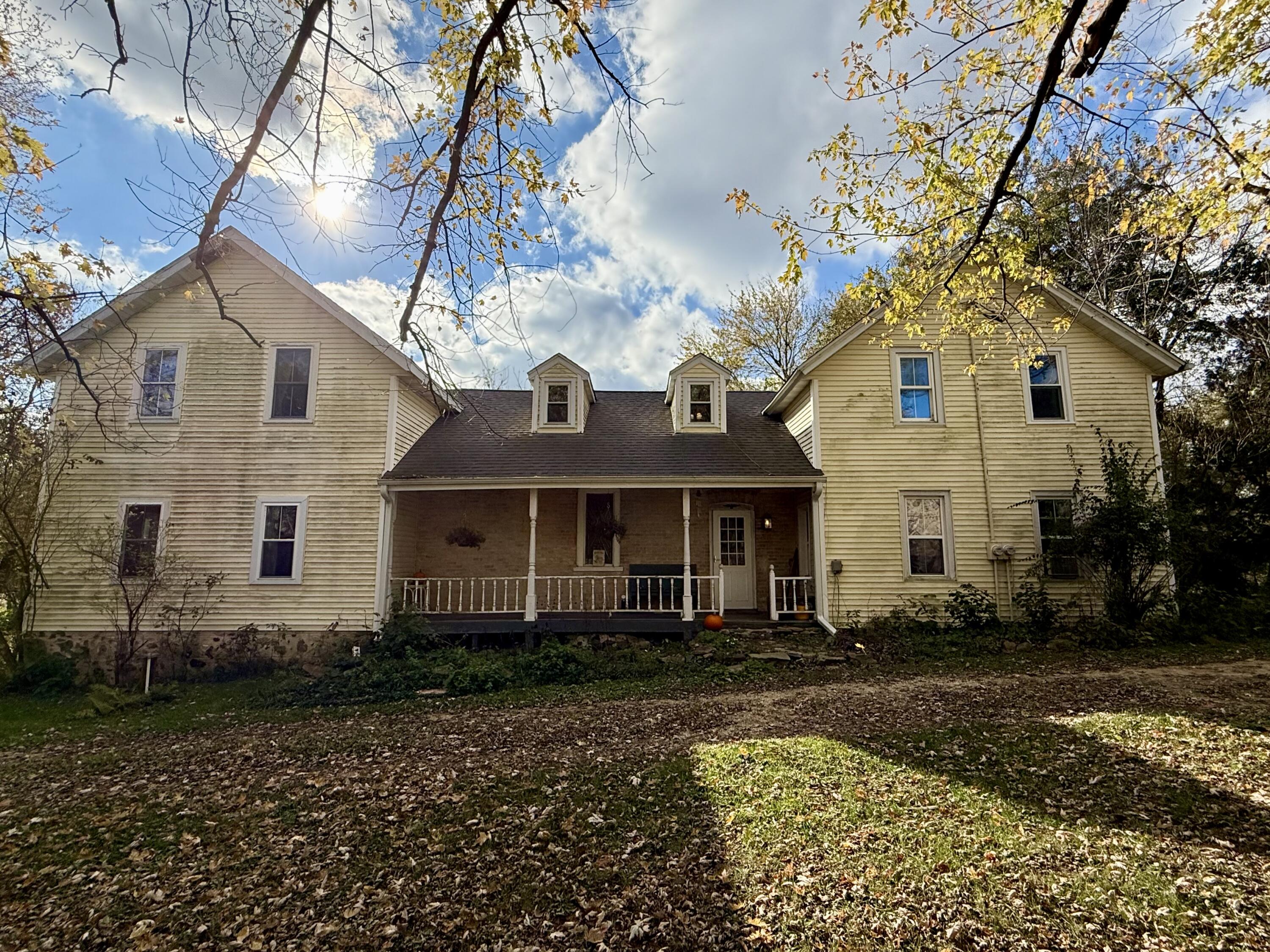 Farmington, Wisconsin 53090, United States, 5 Bedrooms Bedrooms, ,3 BathroomsBathrooms,Residential,Active,235036