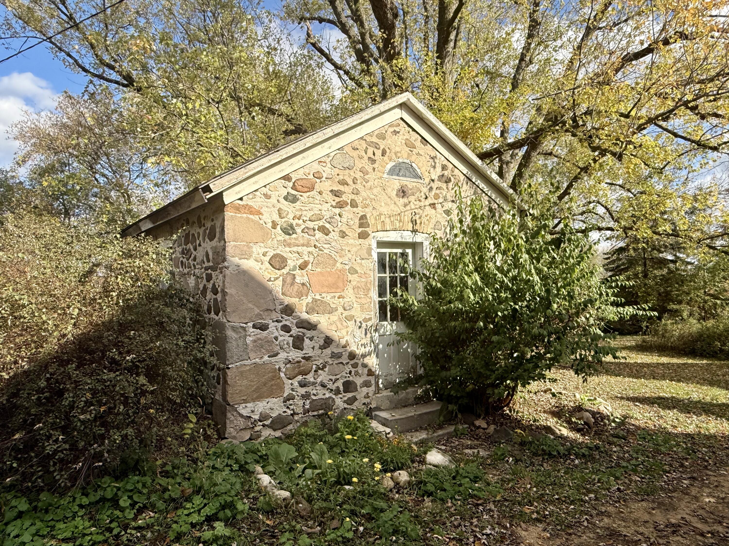 Farmington, Wisconsin 53090, United States, 5 Bedrooms Bedrooms, ,3 BathroomsBathrooms,Residential,Active,235036