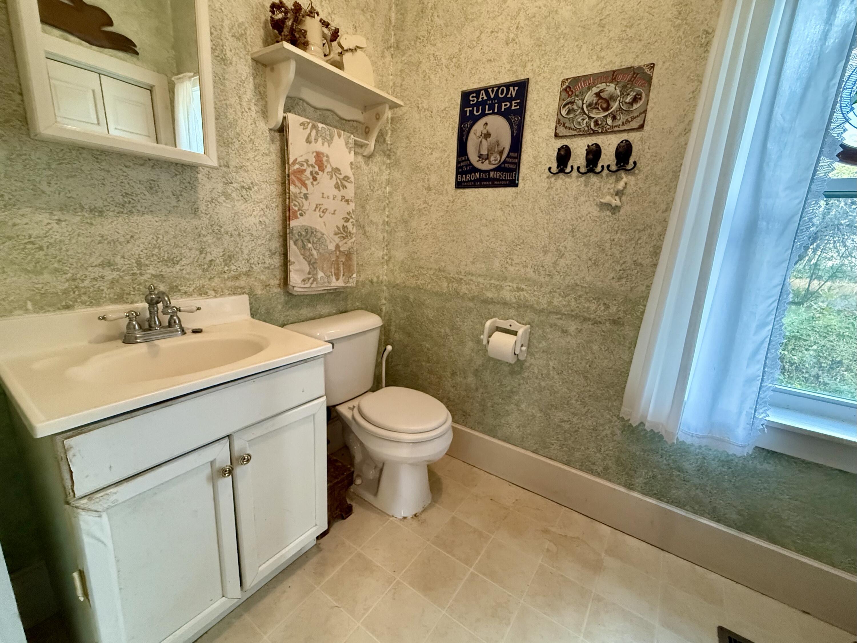 Farmington, Wisconsin 53090, United States, 5 Bedrooms Bedrooms, ,3 BathroomsBathrooms,Residential,Active,235036