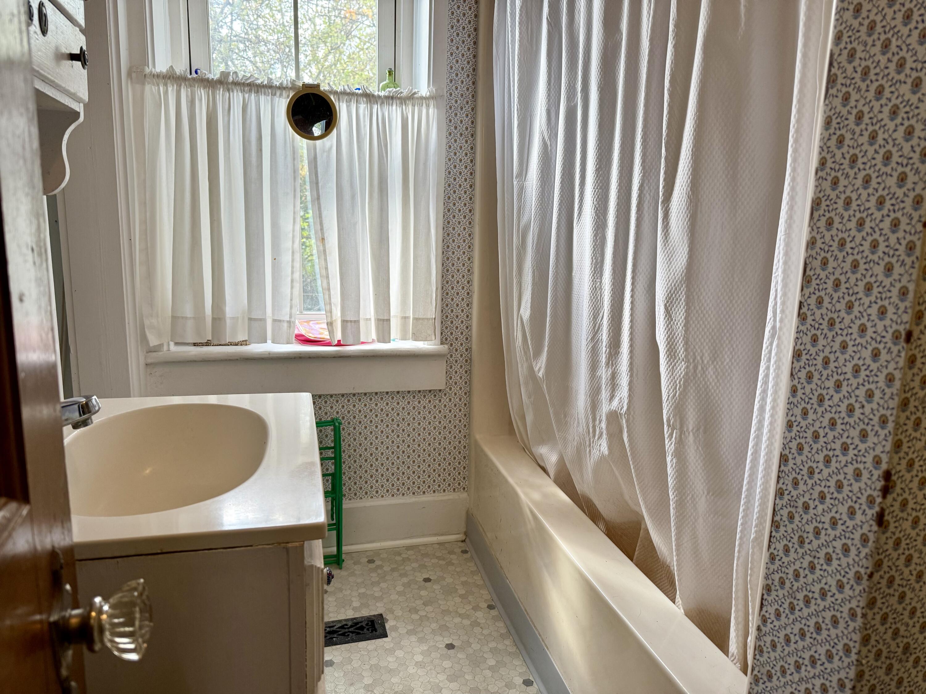 Farmington, Wisconsin 53090, United States, 5 Bedrooms Bedrooms, ,3 BathroomsBathrooms,Residential,Active,235036