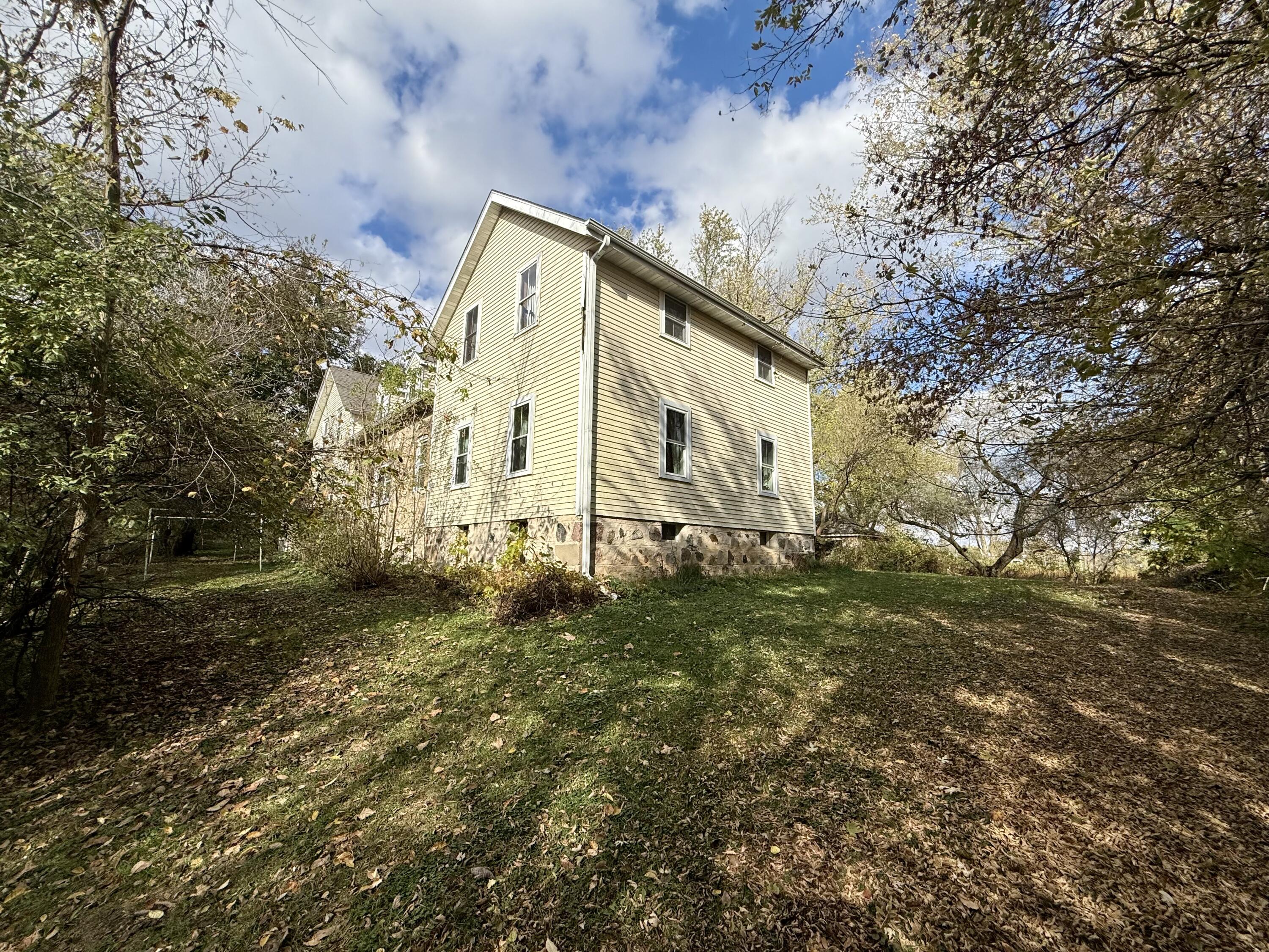 Farmington, Wisconsin 53090, United States, 5 Bedrooms Bedrooms, ,3 BathroomsBathrooms,Residential,Active,235036