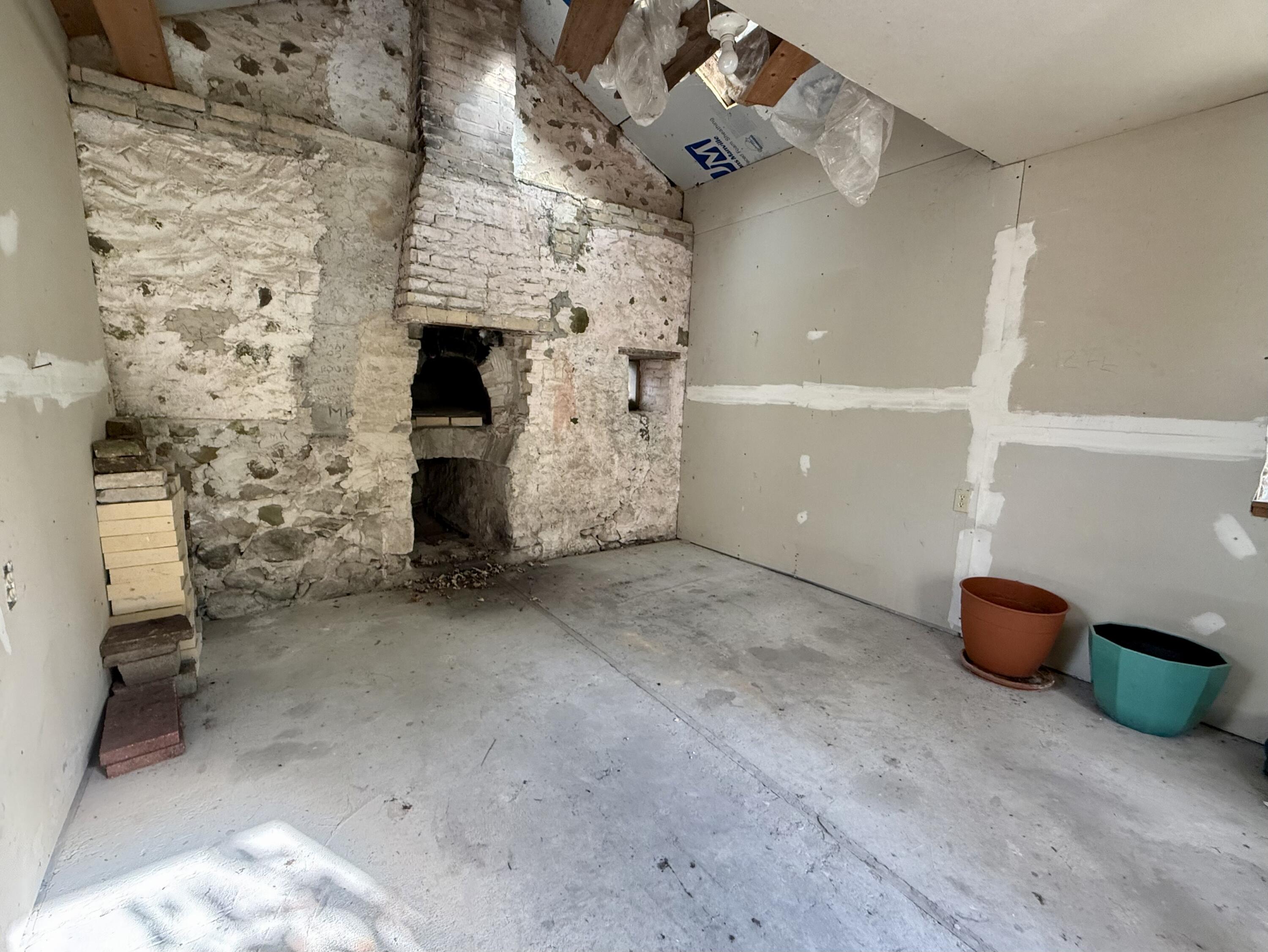 Farmington, Wisconsin 53090, United States, 5 Bedrooms Bedrooms, ,3 BathroomsBathrooms,Residential,Active,235036