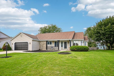 Photo of 4035 S Avon Dr, New Berlin, WI 53151 (MLS # 1979170)
